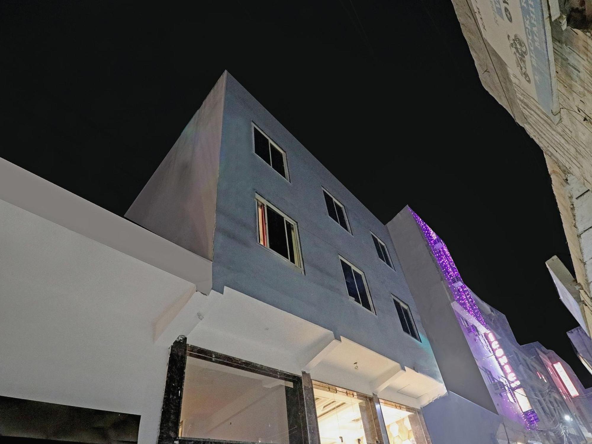 Townhouse Tark Inn New Delhi Exterior photo