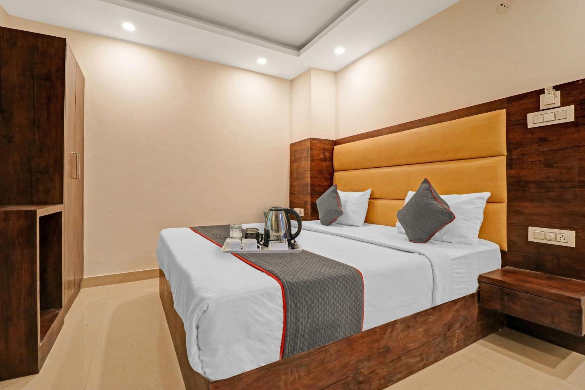 Townhouse Tark Inn New Delhi Exterior photo