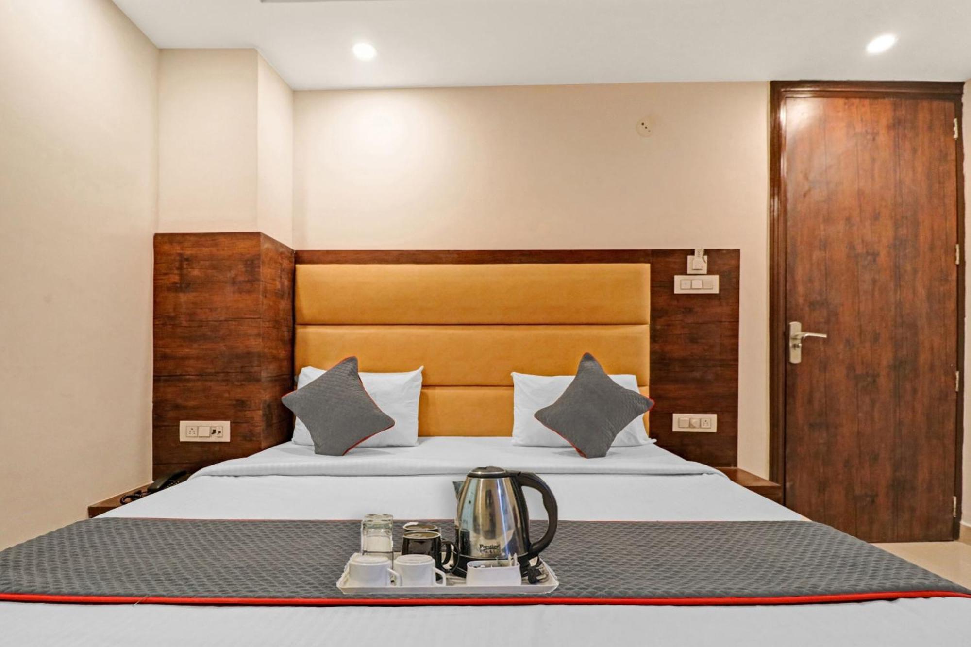 Townhouse Tark Inn New Delhi Exterior photo