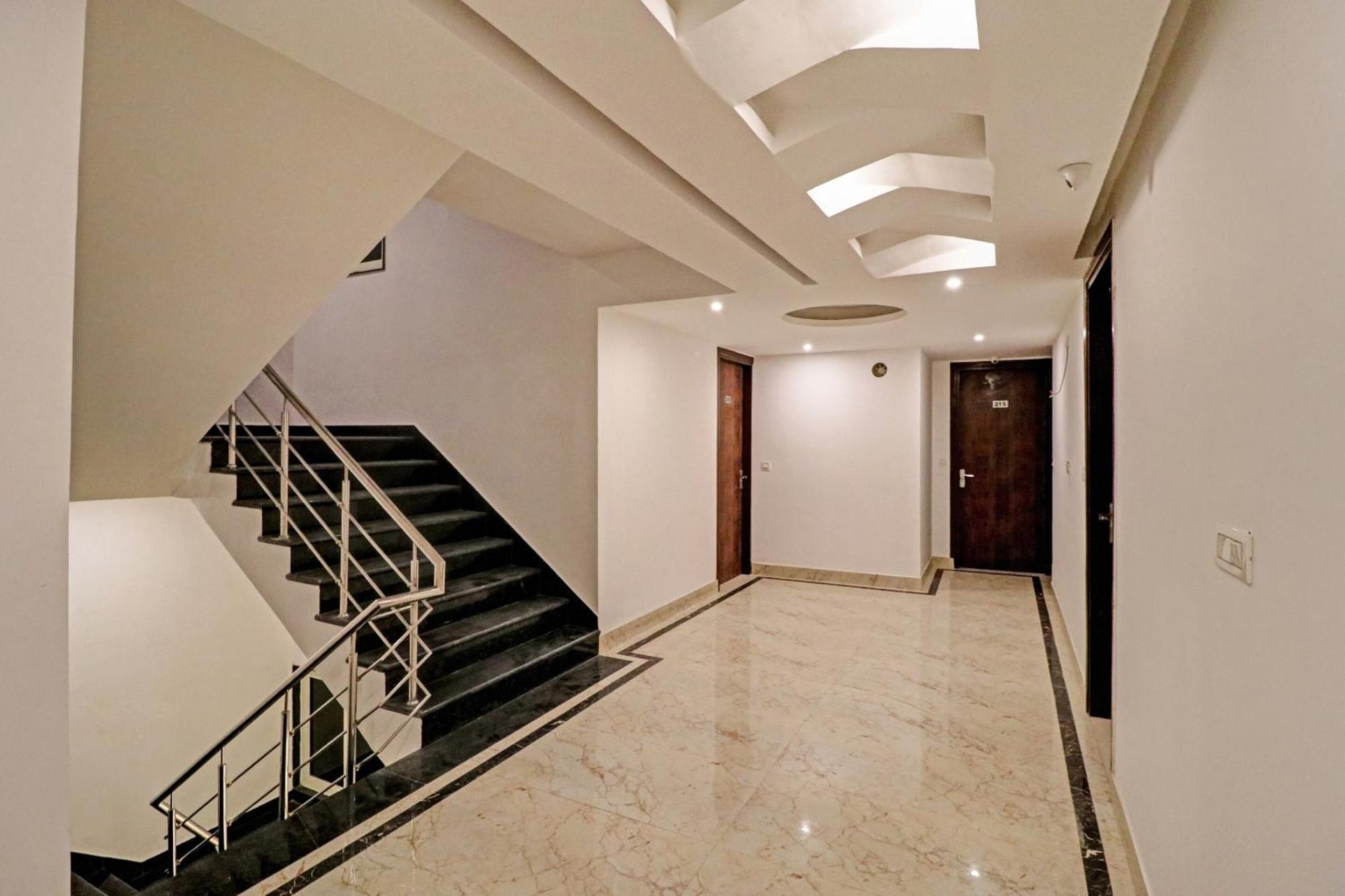 Townhouse Tark Inn New Delhi Exterior photo