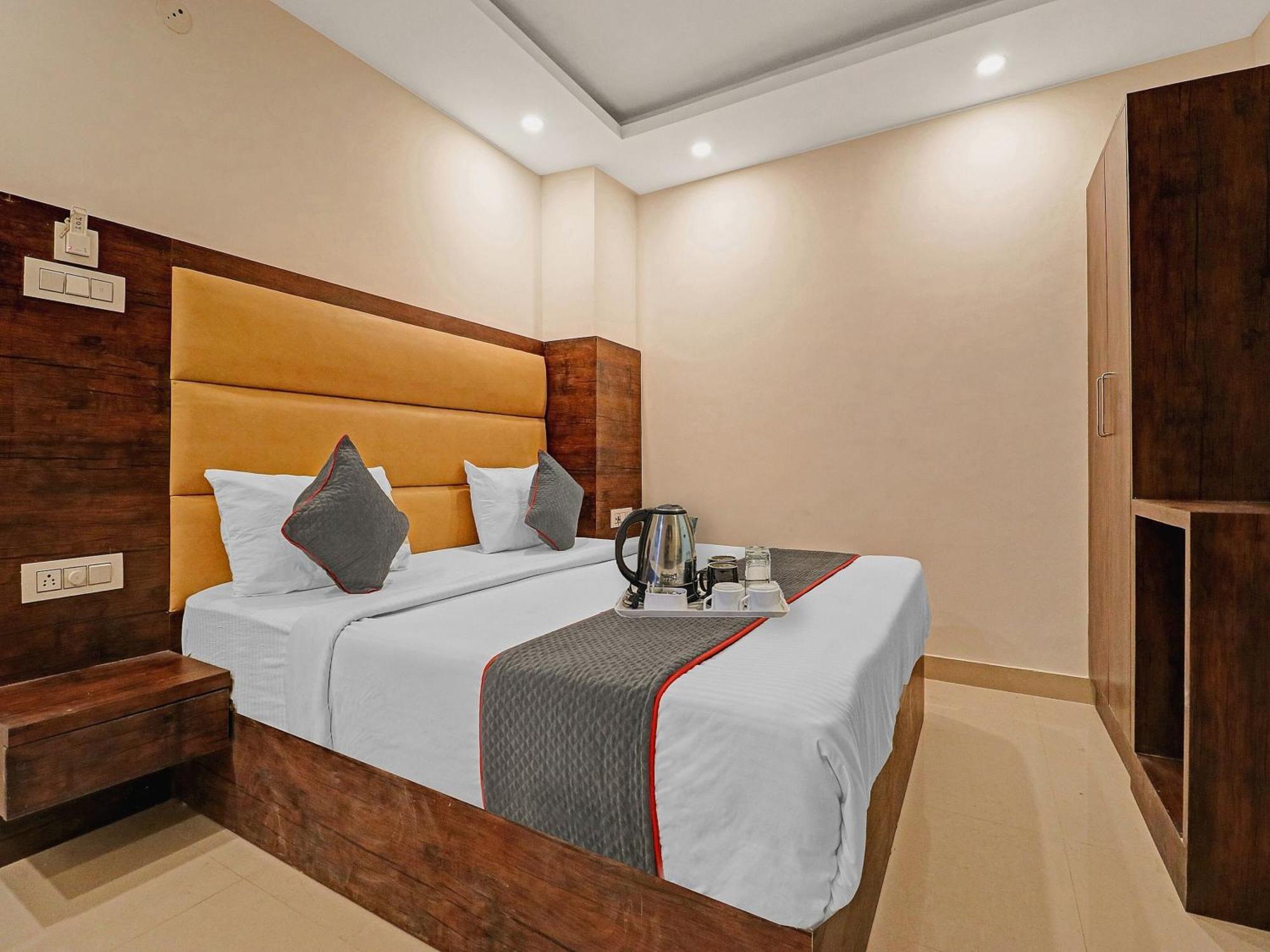 Townhouse Tark Inn New Delhi Exterior photo