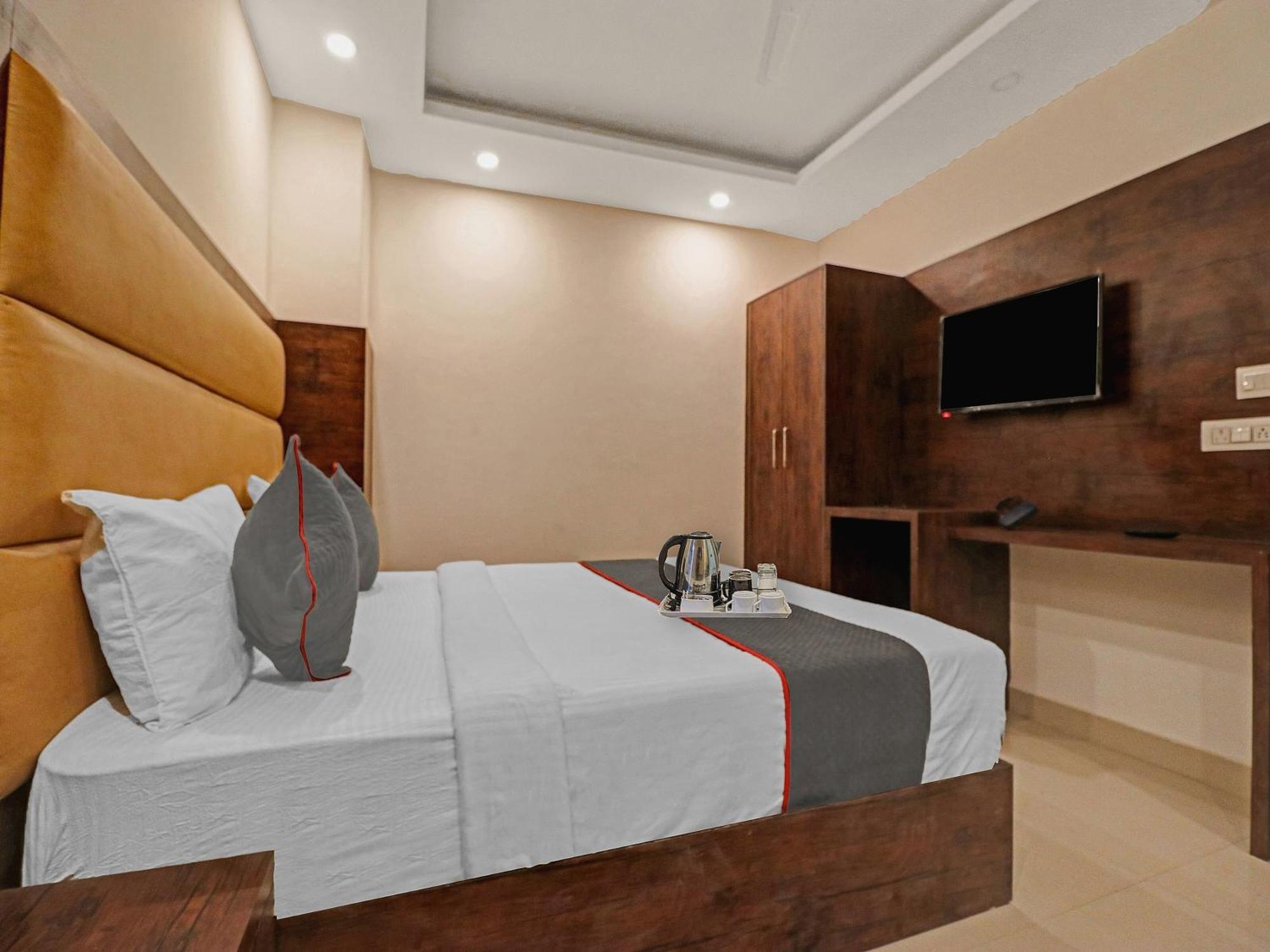 Townhouse Tark Inn New Delhi Exterior photo